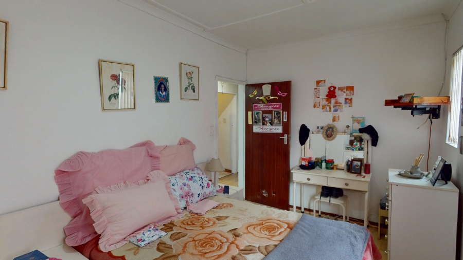 4 Bedroom Property for Sale in Gustrouw Western Cape